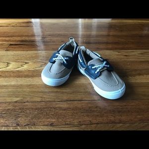 Carter’s Toddler Boys Boat Shoes- size 8